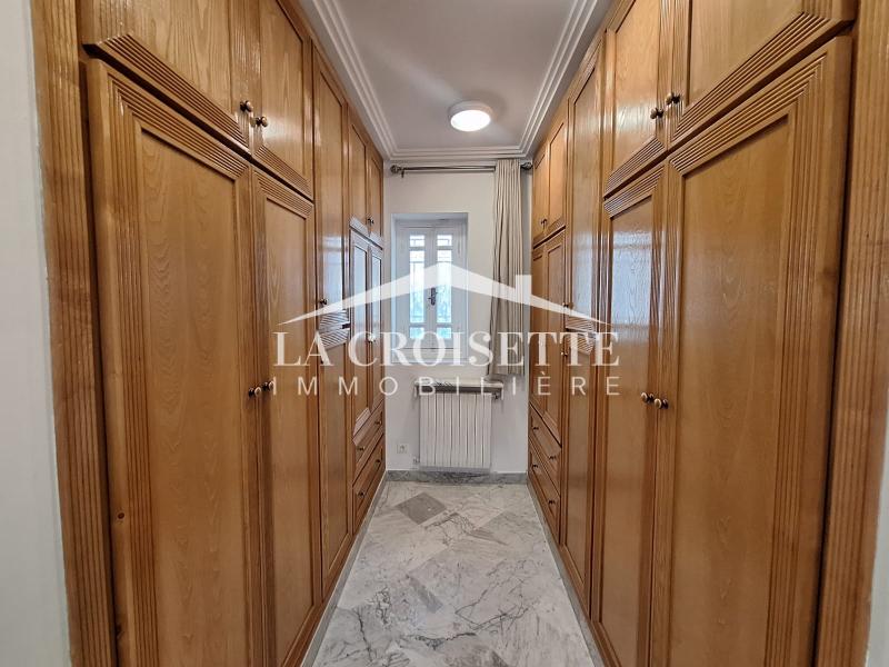 Villa S+6 à La Marsa 